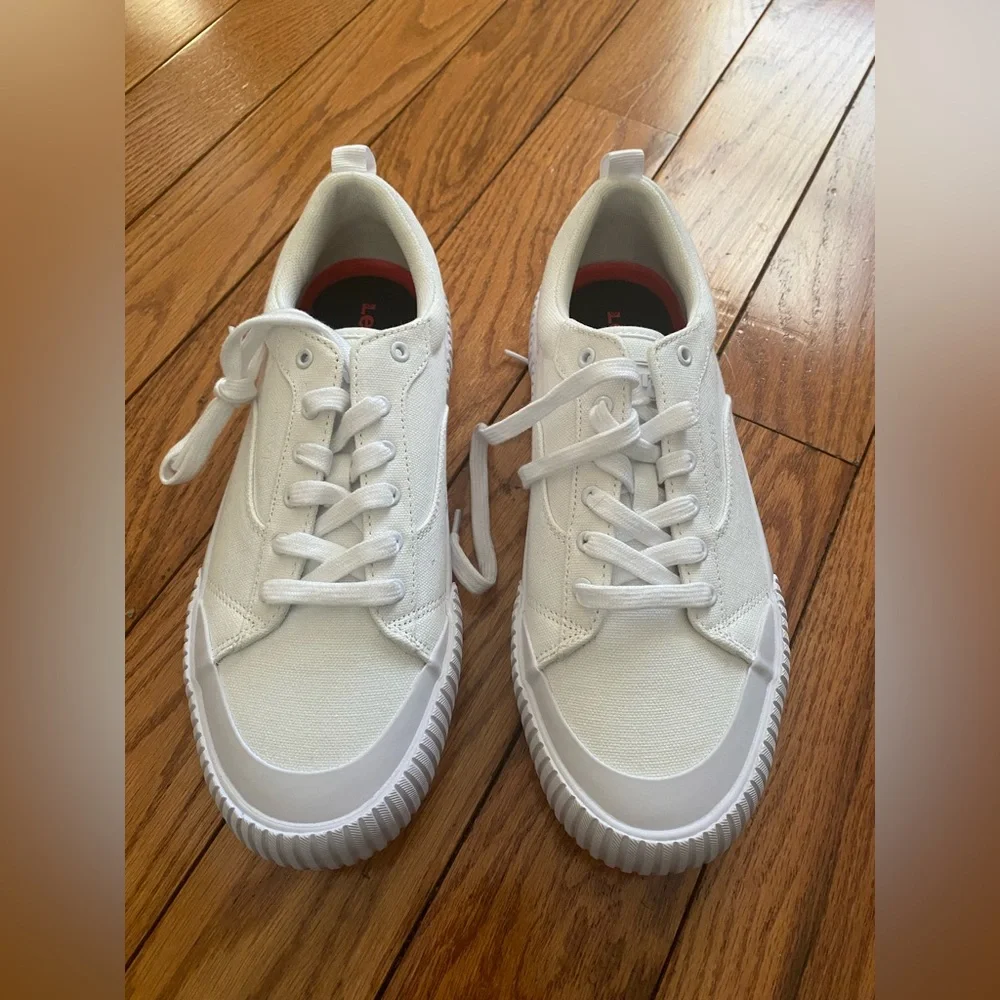 New NIB Levi’s Emma‎ White Mono Chunky Canvas Sneakers Size 8.5